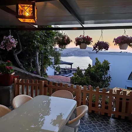 Villa Chic House With Shared Pool Near Sea In Yalikavak