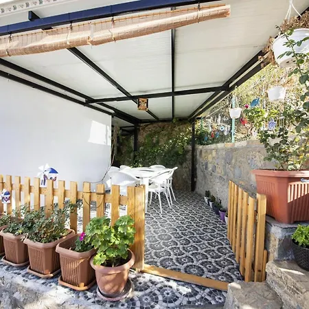Chic House With Shared Pool Near Sea In Yalikavak *