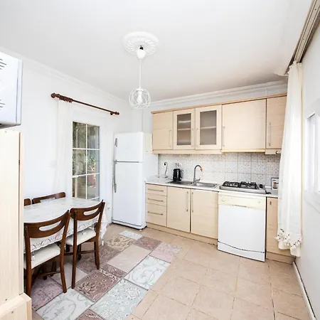 Chic House With Shared Pool Near Sea In Yalikavak *